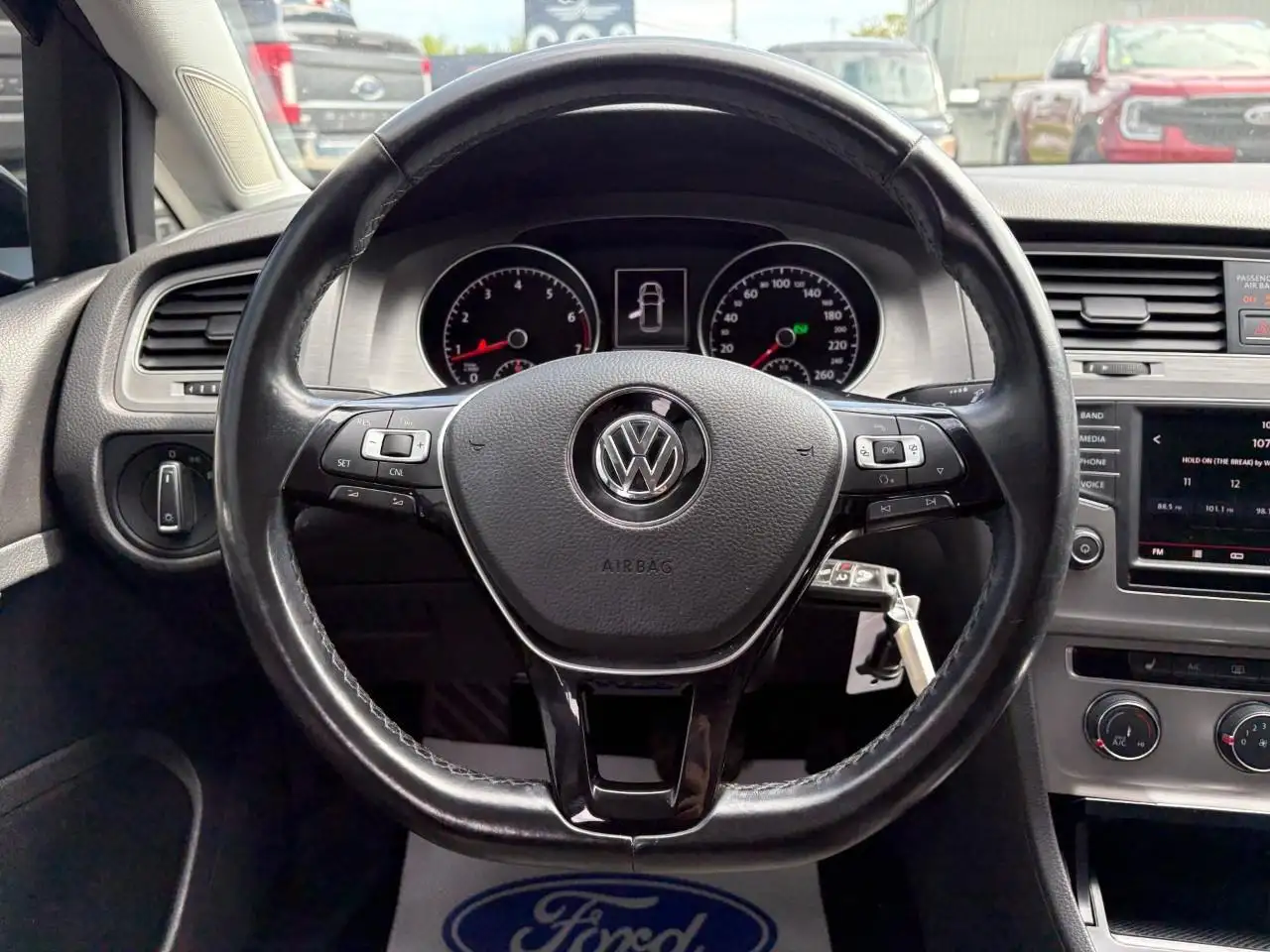 Volkswagen Golf photo Volkswagen Golf