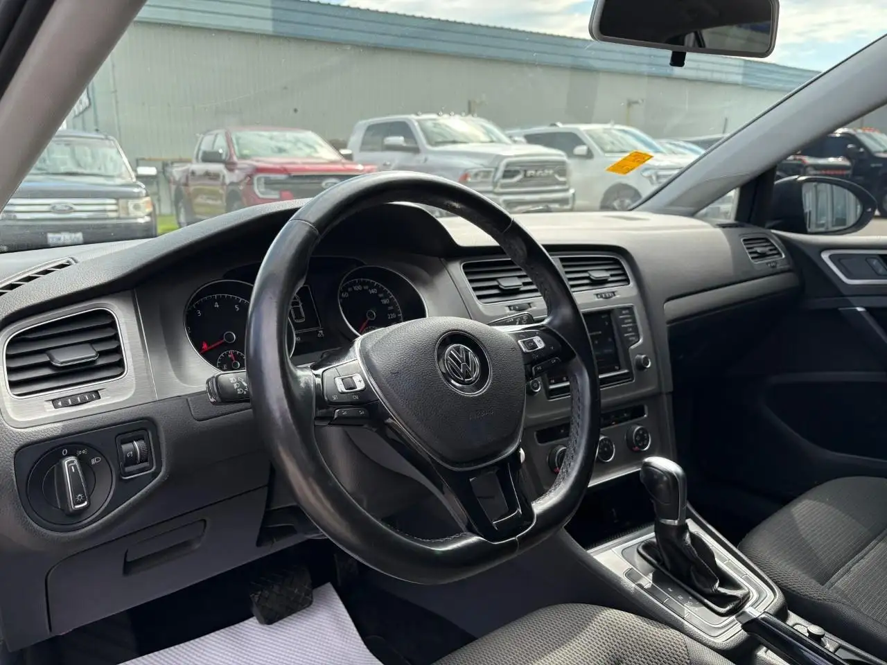 Volkswagen Golf photo Volkswagen Golf