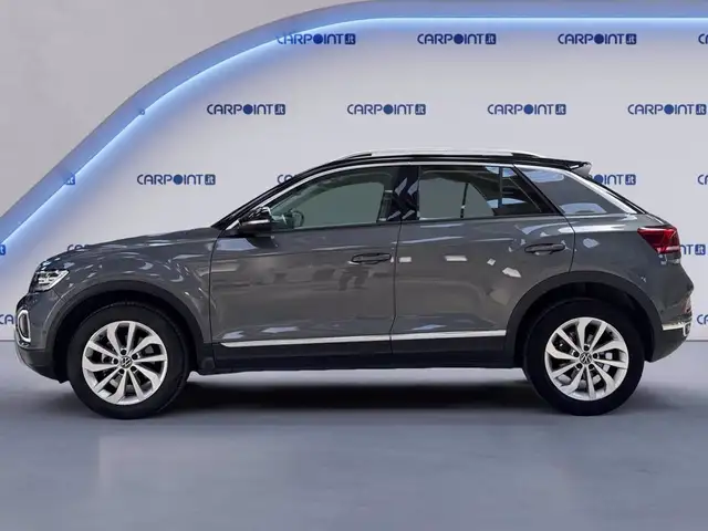 Volkswagen T-Roc view 3