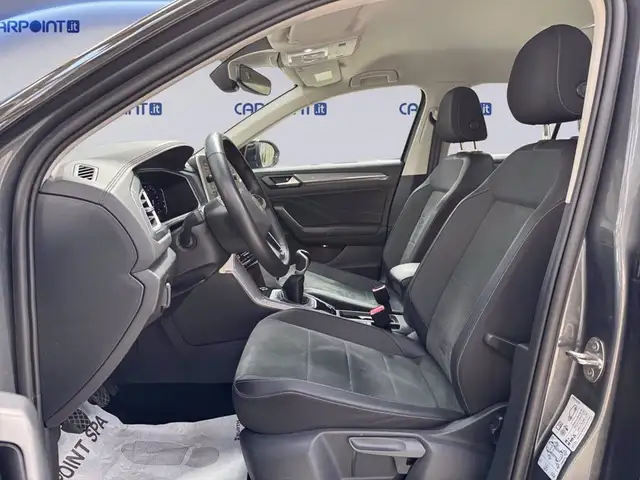 Volkswagen T-Roc view 10