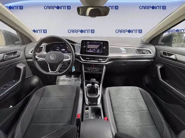 Volkswagen T-Roc view 11