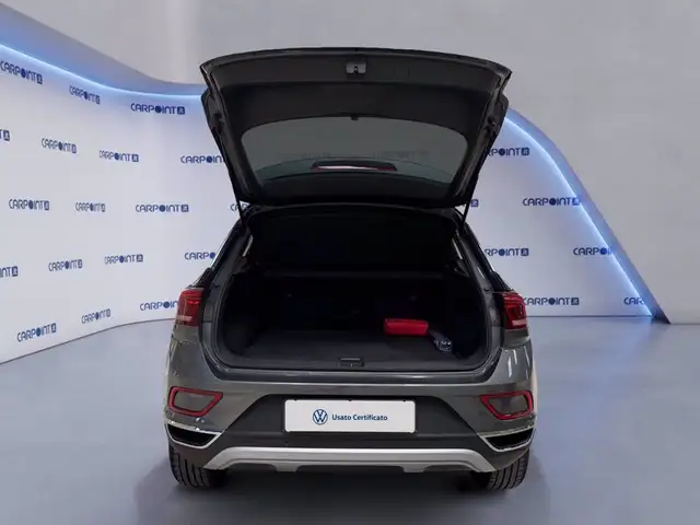 Volkswagen T-Roc view 18
