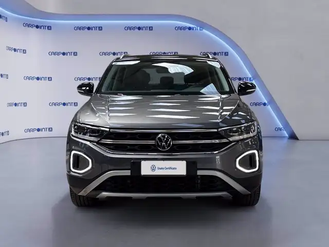 Volkswagen T-Roc view 9