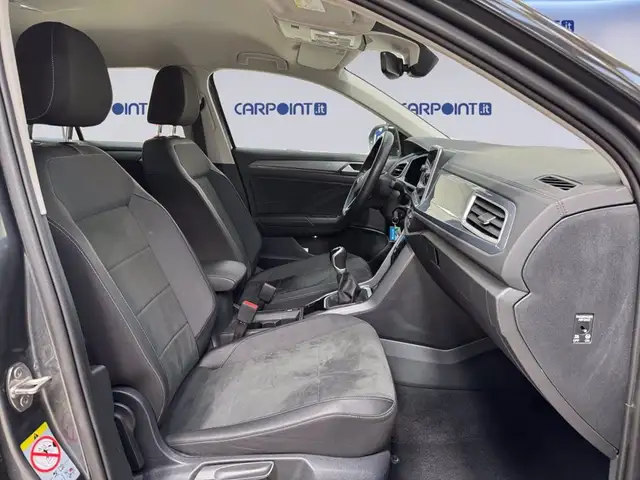 Volkswagen T-Roc view 16