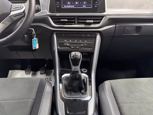 Volkswagen T-Roc view 12