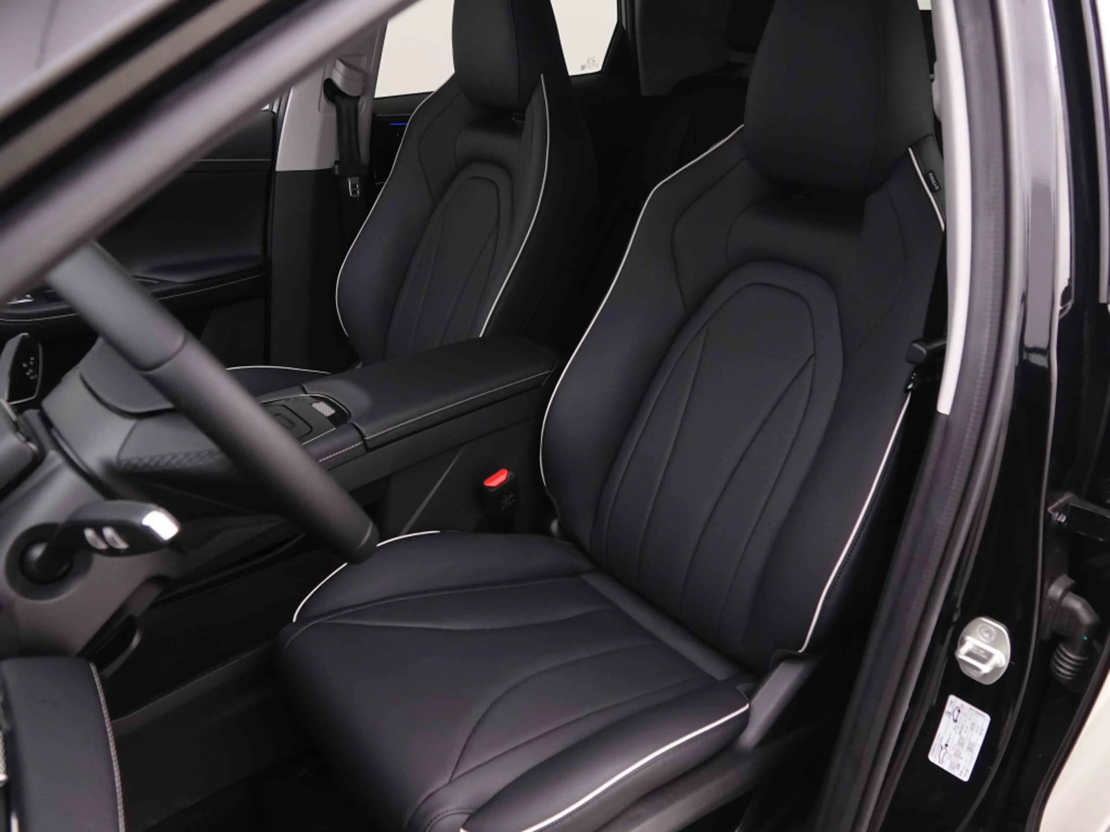 Omoda 5 1.6 TGDi 147 DCT Comfort+ Leather + Virtual + LED + ALU18 — photo 7