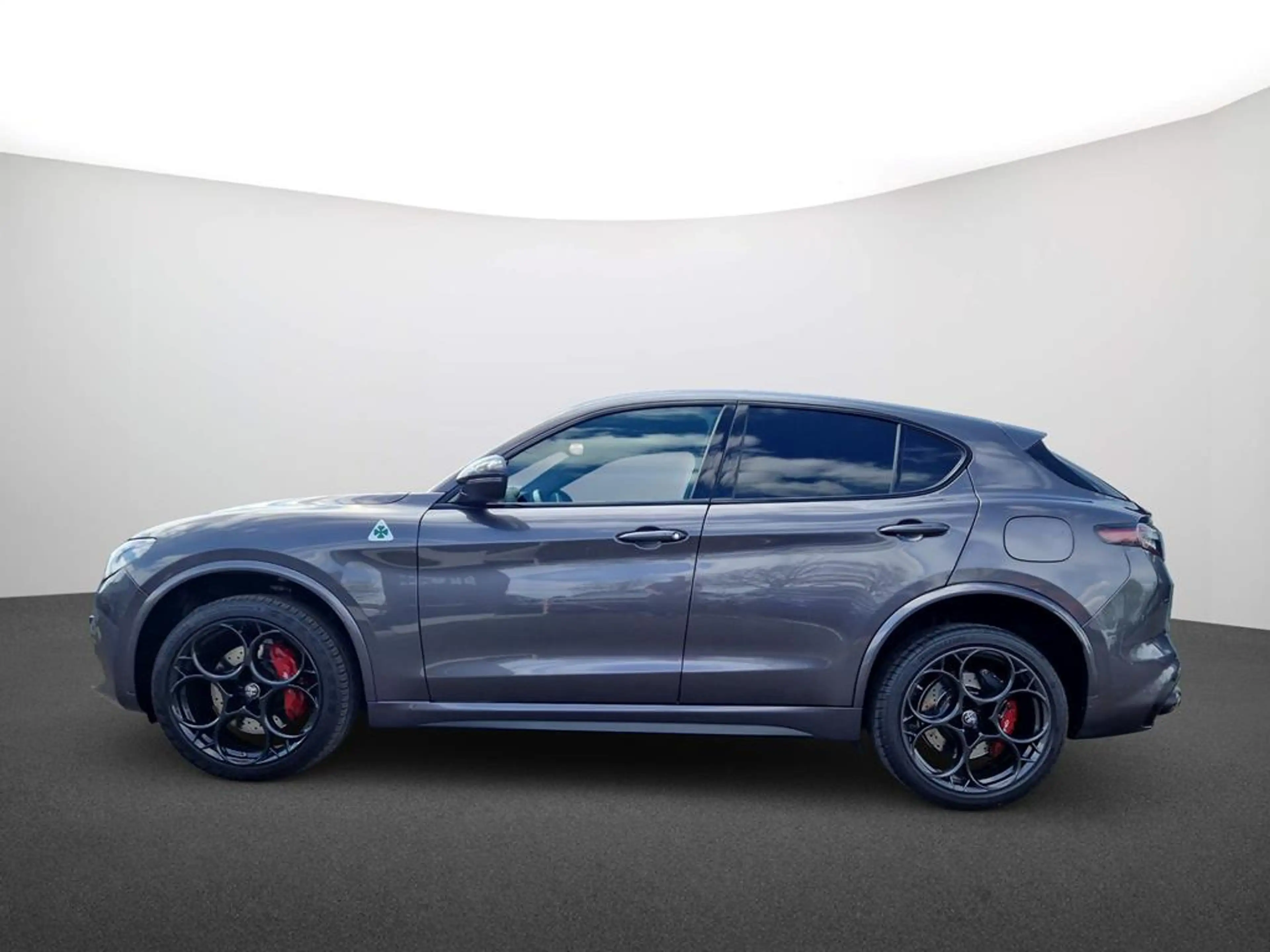 Alfa Romeo Stelvio Quadrifoglio MY24 QUADRIFOGLIO 2.9 V6 Bi-Turbo 382 — photo 4