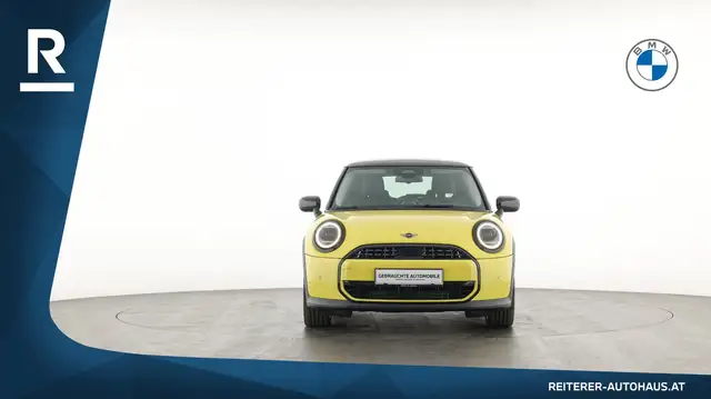 Mini Cooper Cooper view 2