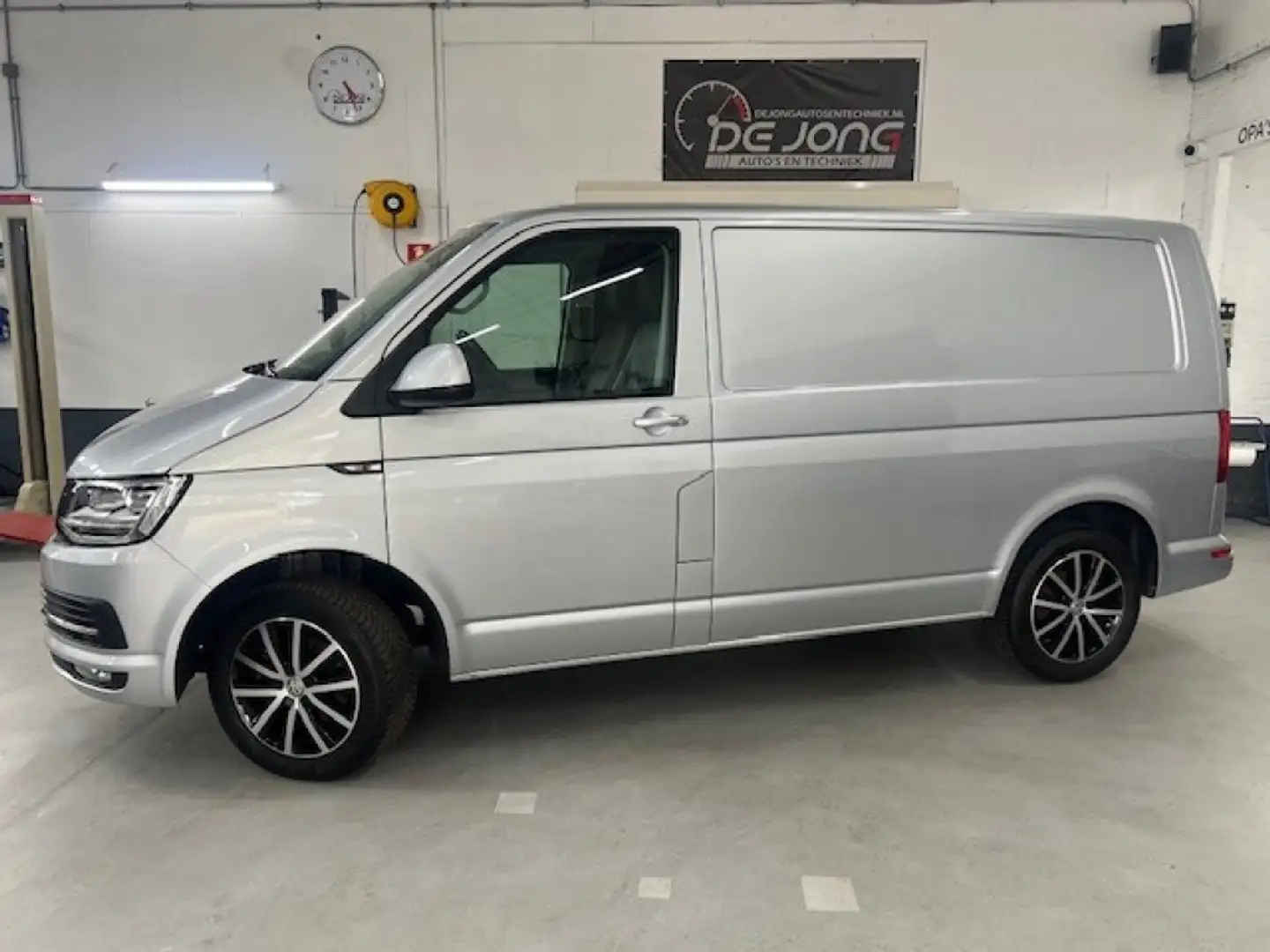 Volkswagen T6 Transporter 2.0 TDI L1H1 HIGHL. LEER, LED, Stoelverwarming, Ca Zilver - 2