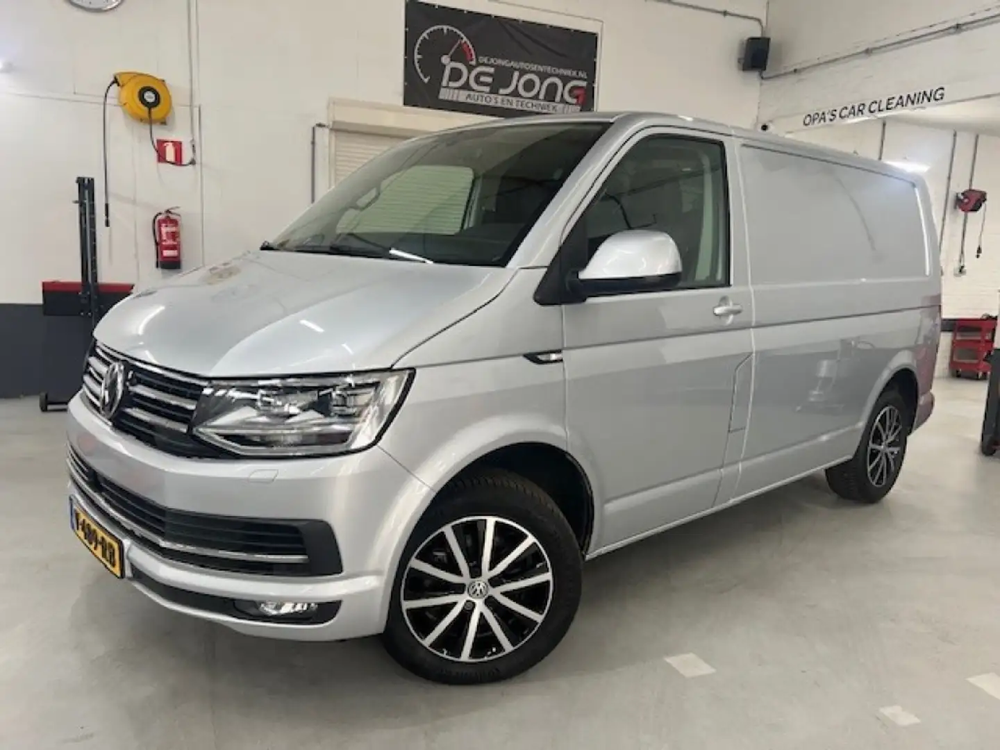 Volkswagen T6 Transporter 2.0 TDI L1H1 HIGHL. LEER, LED, Stoelverwarming, Ca Zilver - 1