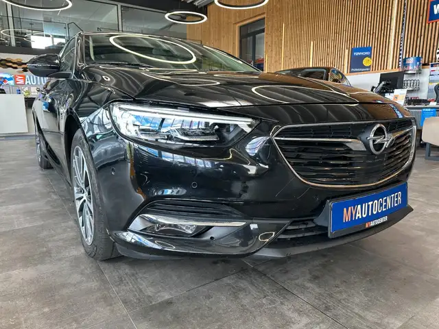Opel Insignia view 3