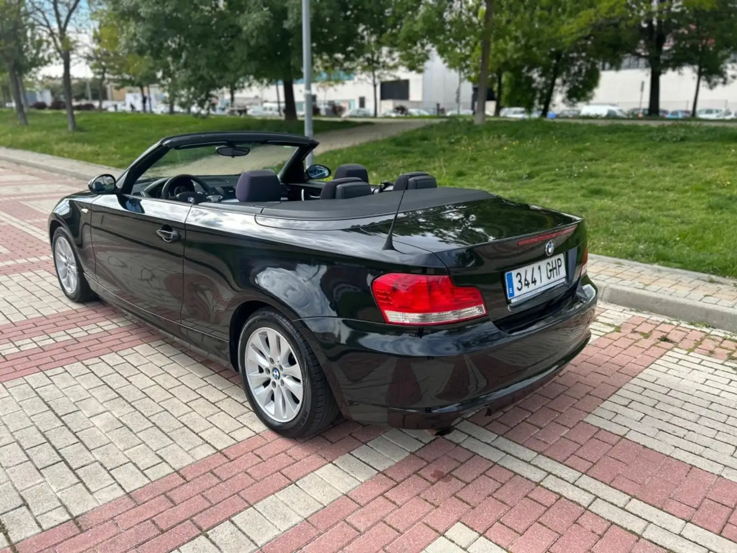BMW 118 118i Cabrio Zwart - 2