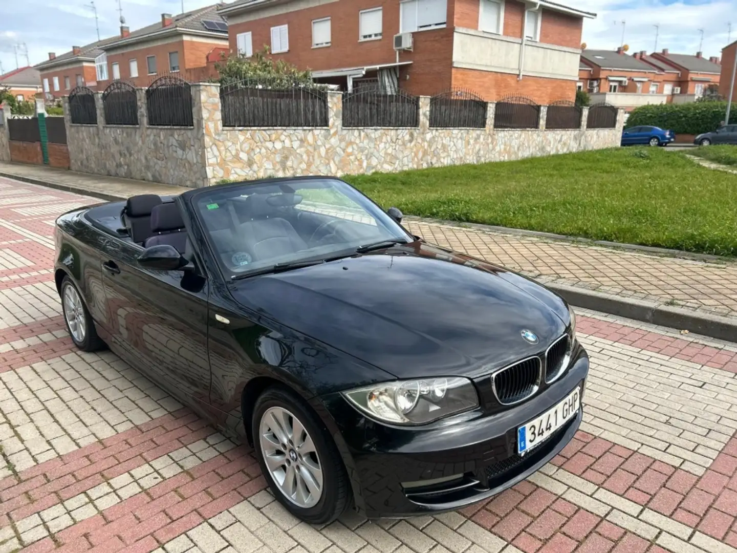 BMW 118 118i Cabrio Zwart - 1
