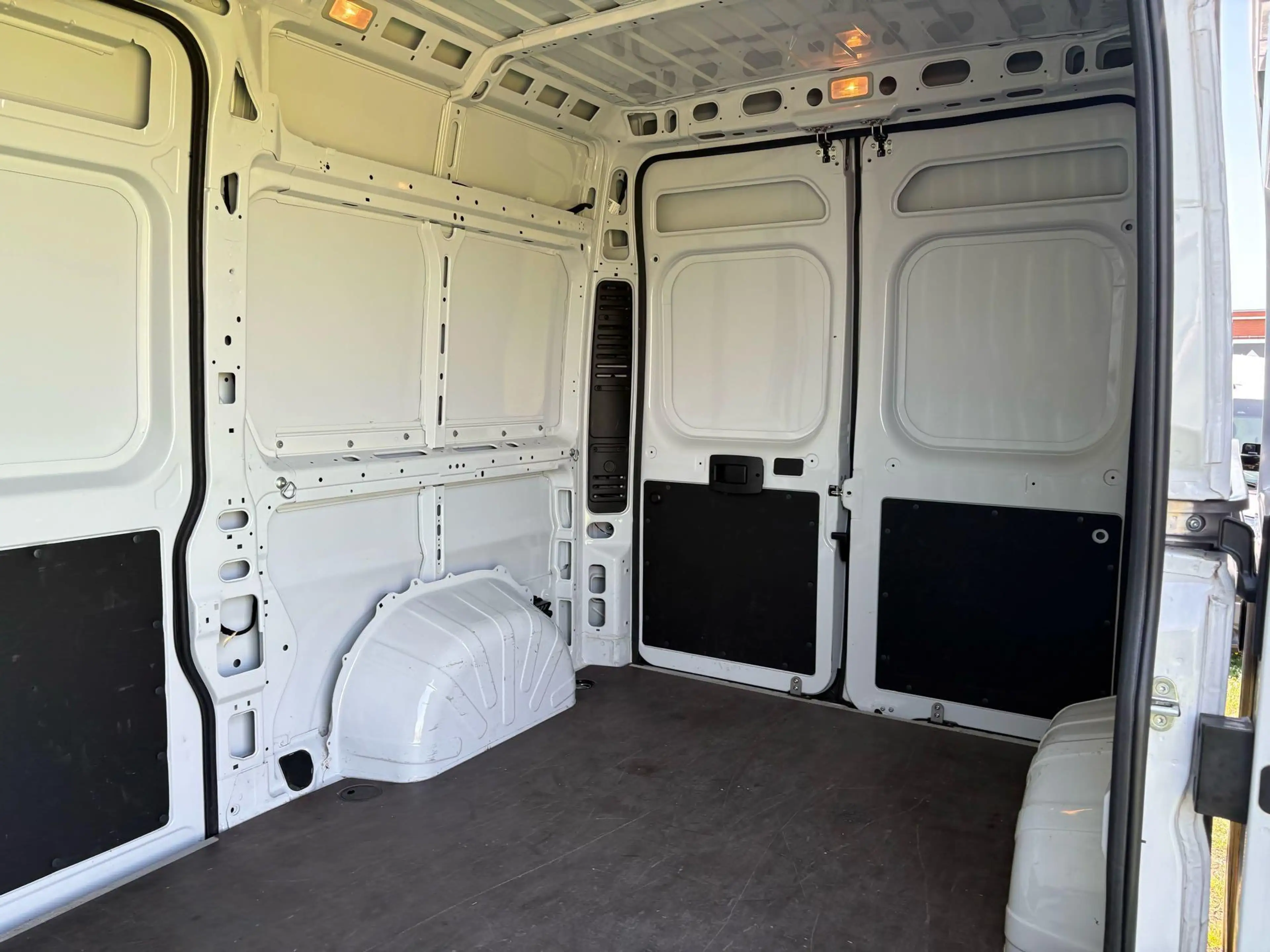 Citroen Jumper 2.2 BlueHDi 120 S&S L2H2 3.3t — photo 10