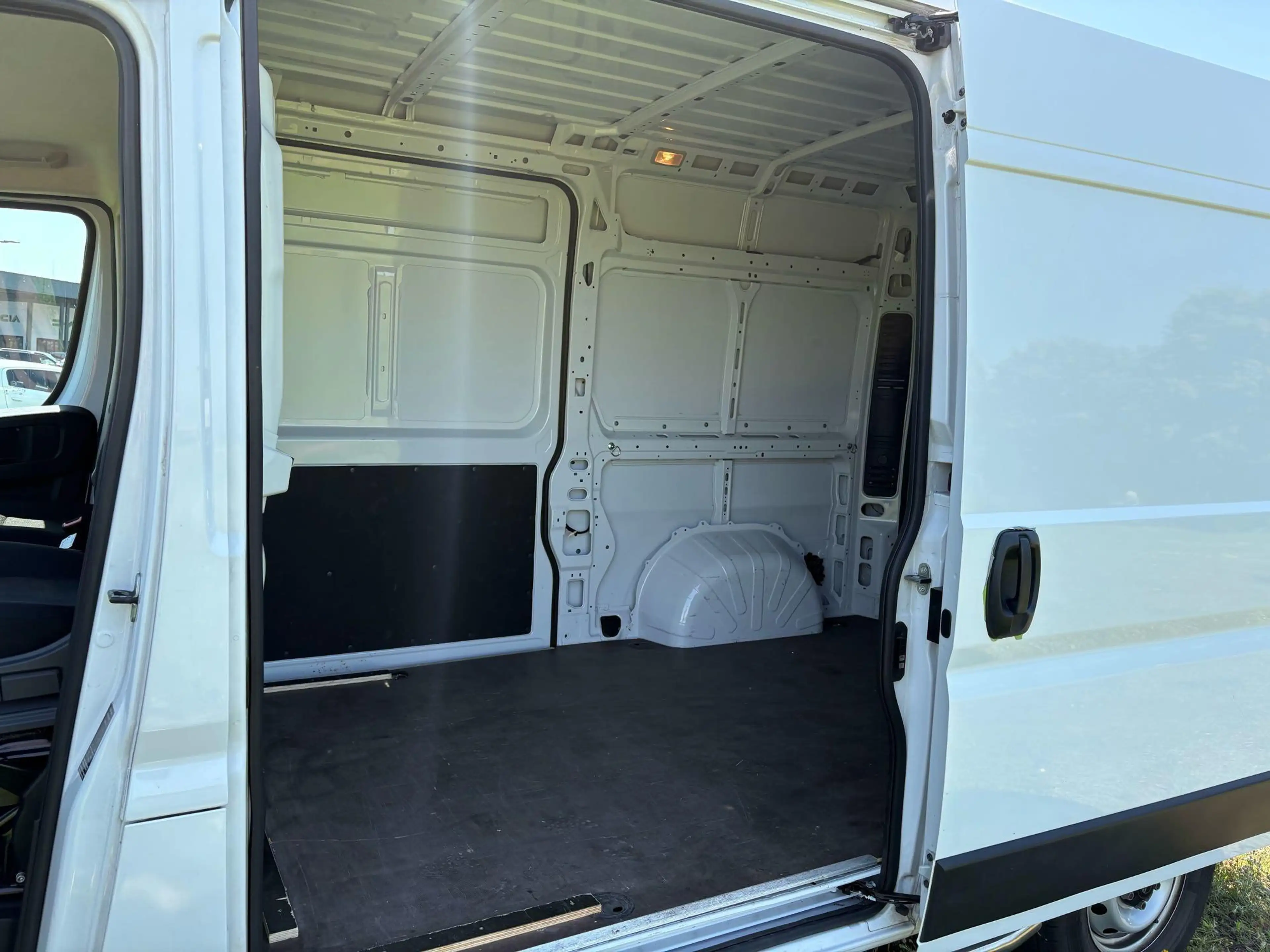 Citroen Jumper 2.2 BlueHDi 120 S&S L2H2 3.3t — photo 9