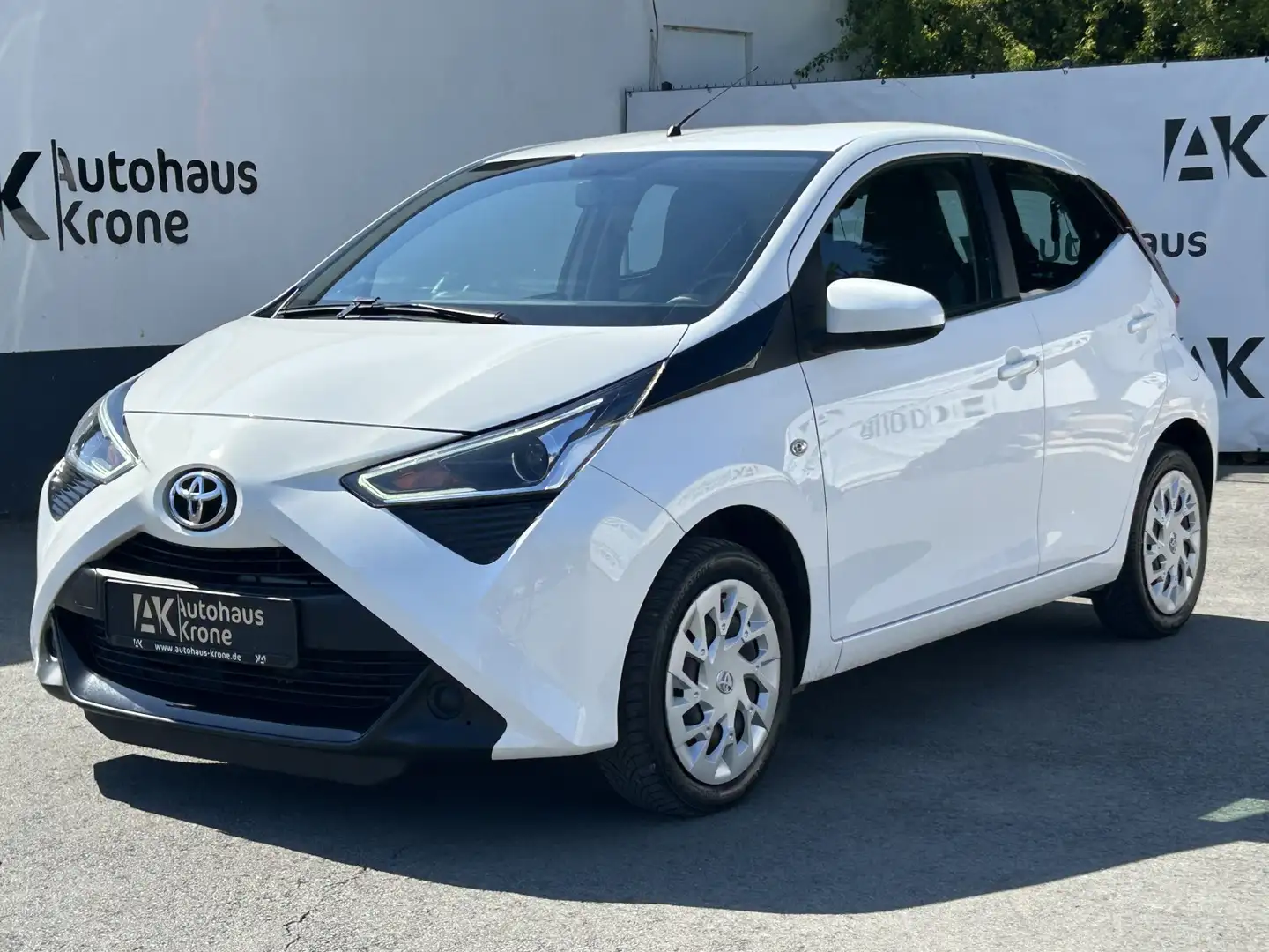 Toyota Aygo 1.0 x-Play *5-TÜRER*KAMERA*SHZ* KLIMA*CARPLAY*ANDR Weiß - 2