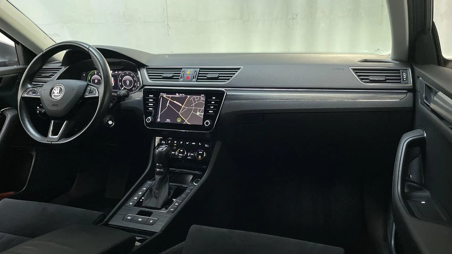 Skoda Superb Combi 1.4 TSI iV Business Edition Virtual Cockpit Grijs - 2