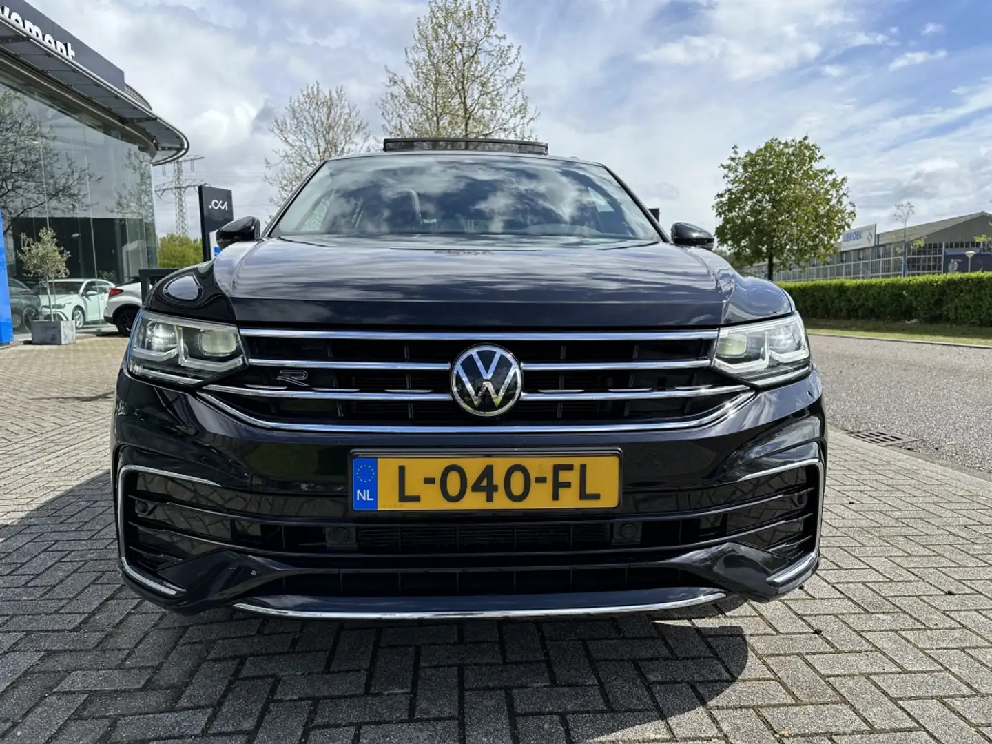 Volkswagen Tiguan 1.5 TSI 150PK R-Line Business + | Navi | Camera | Zwart - 2