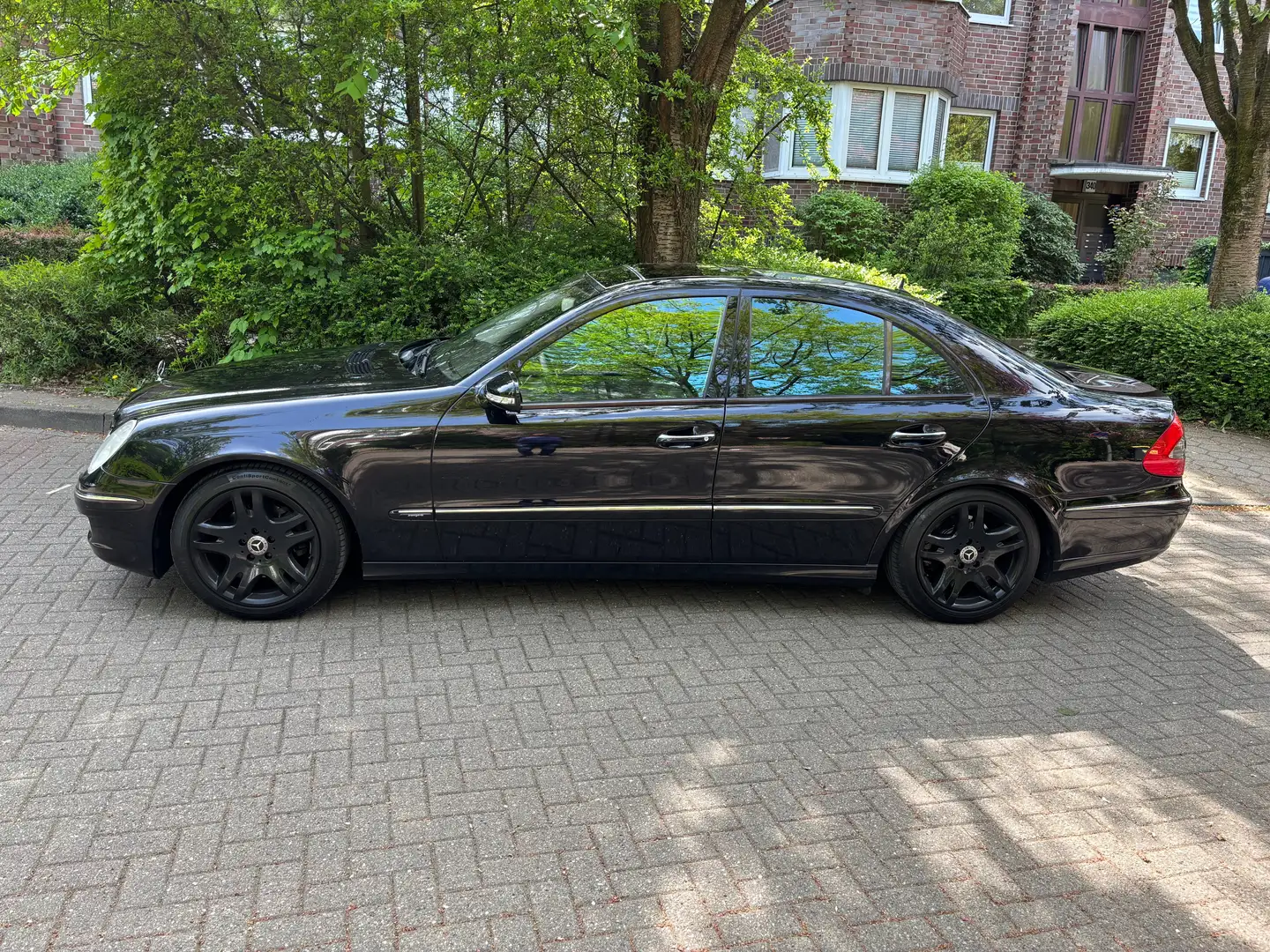 Mercedes-Benz E 320 E 320CDI 4Matic Avantgarde Pano Distan AHK TV-DVD Zwart - 1