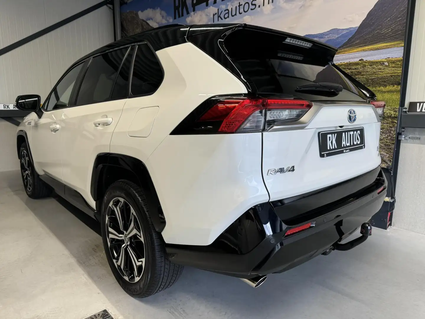 Toyota RAV 4 2.5 Plug-in Hybrid AWD Bi-Tone Plus / Trekhaak! Wit - 2