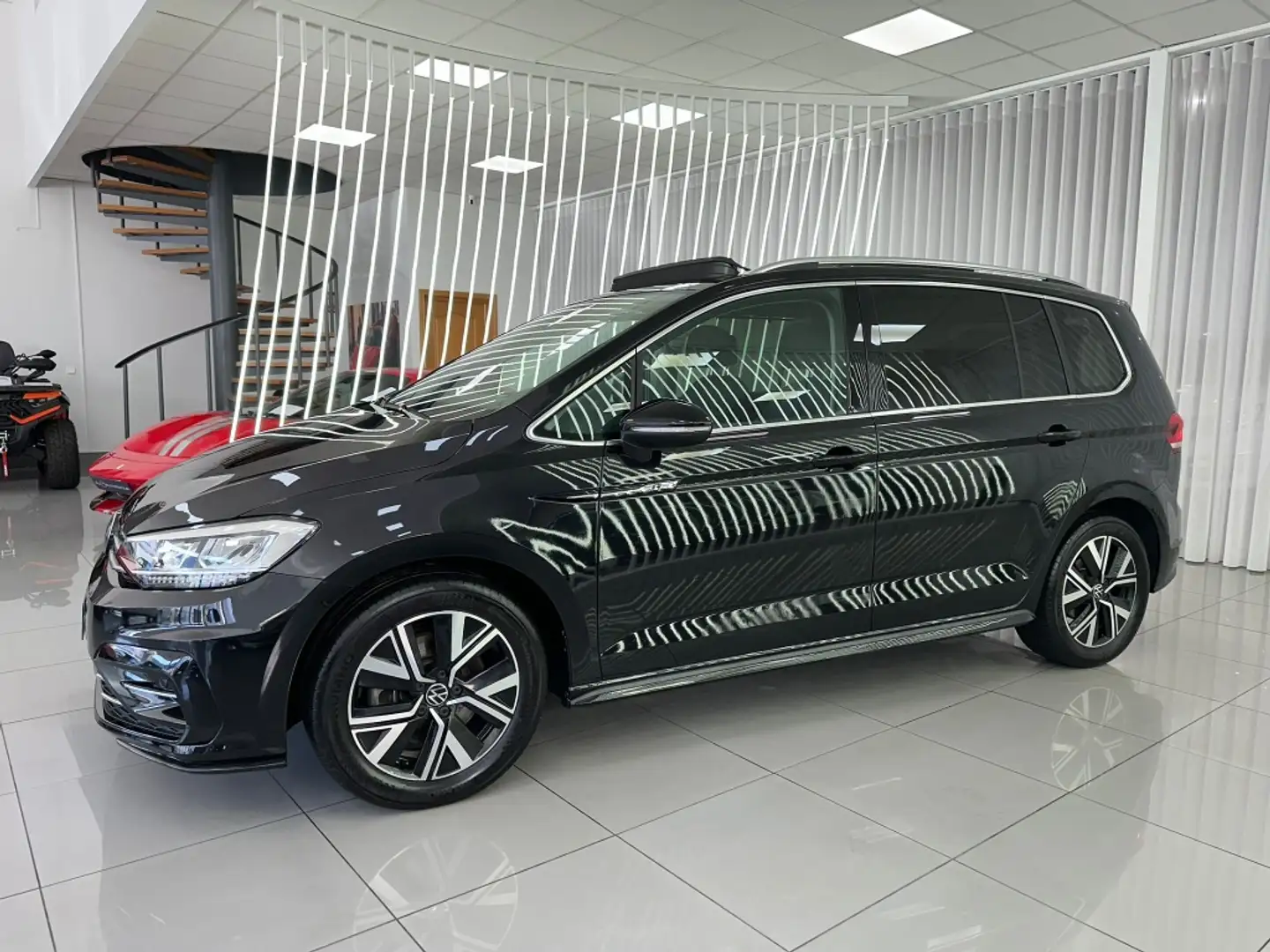 Volkswagen Touran 2.0TDI CR BMT Sport DSG7 110kW Negro - 2