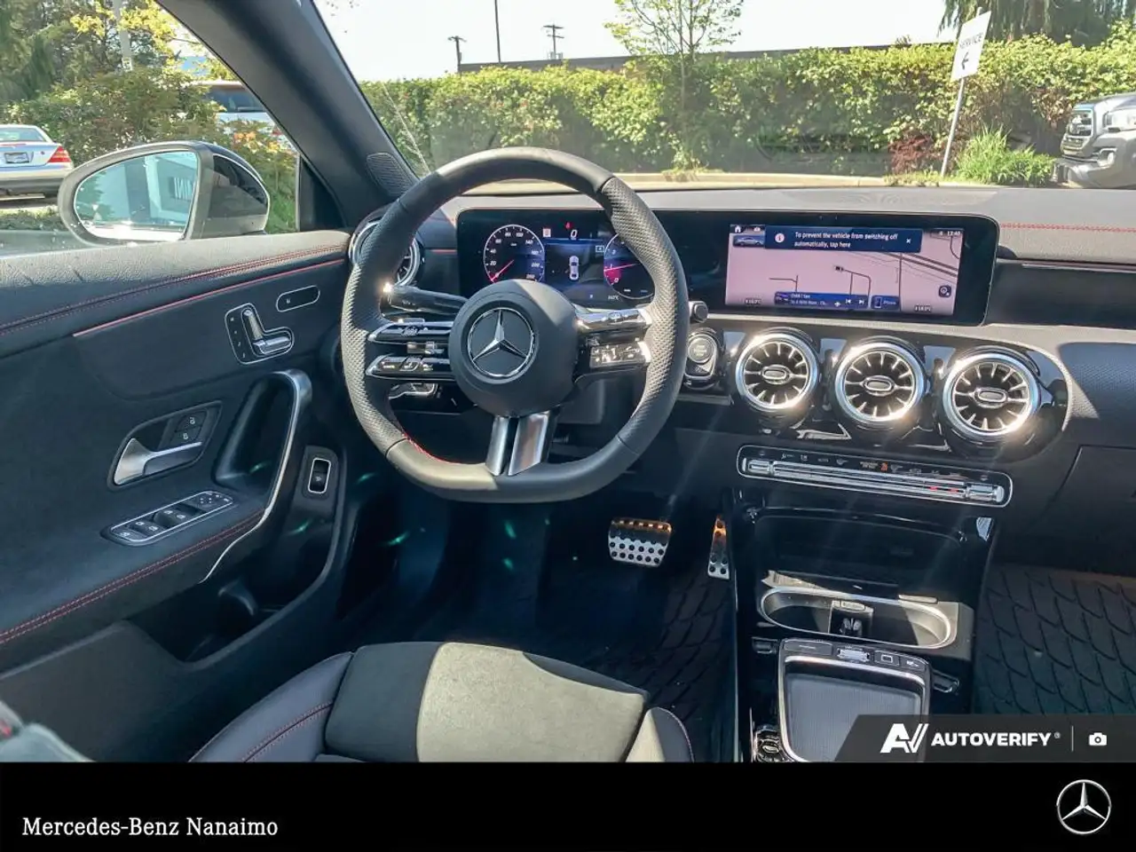 Mercedes-Benz CLA снимка Mercedes-Benz CLA