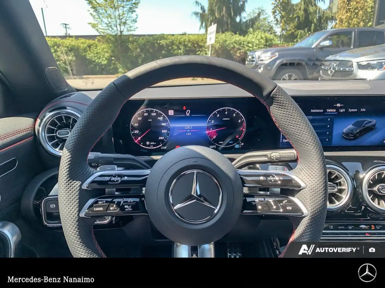 Mercedes-Benz CLA снимка Mercedes-Benz CLA