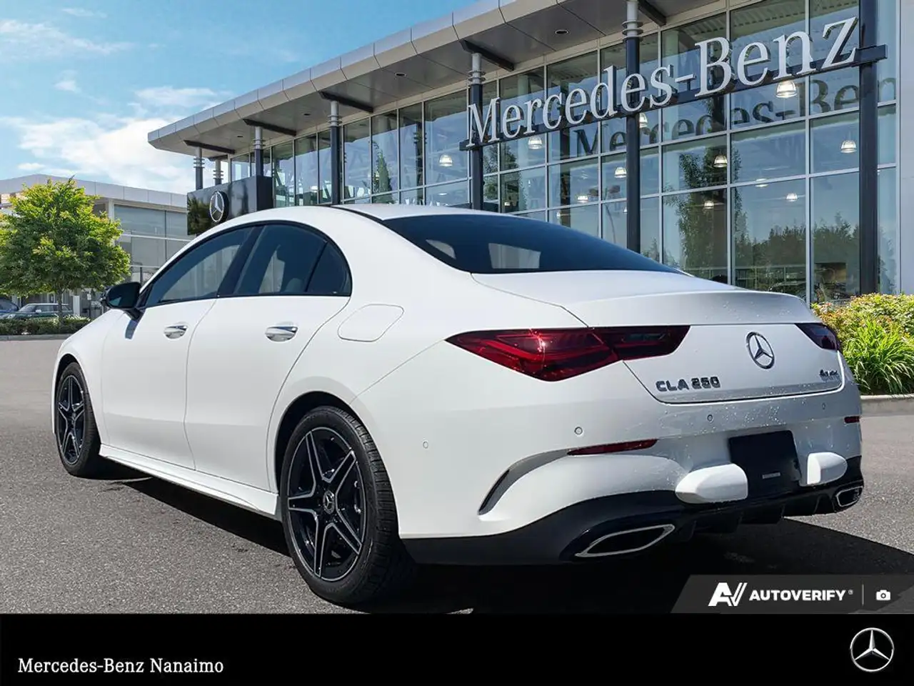 Mercedes-Benz CLA снимка Mercedes-Benz CLA
