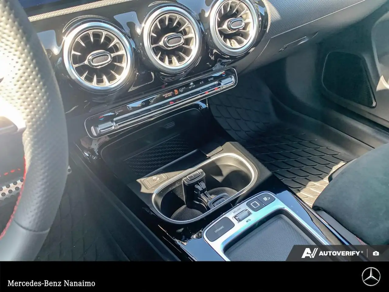 Mercedes-Benz CLA снимка Mercedes-Benz CLA