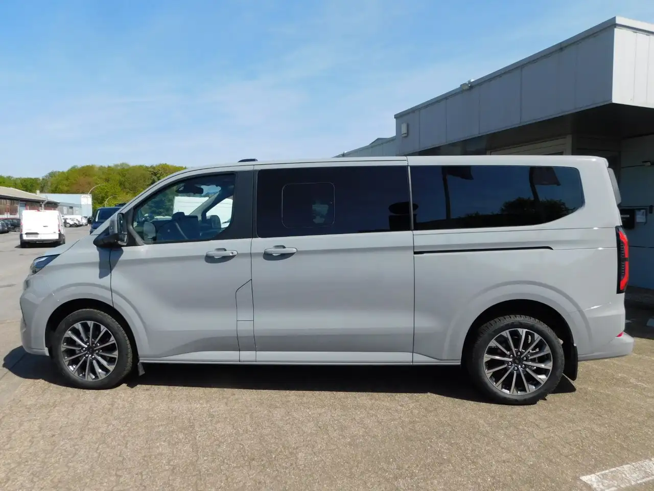 Ford Tourneo Custom 2.0 L2 Autom Titanium X AHK/360° 9