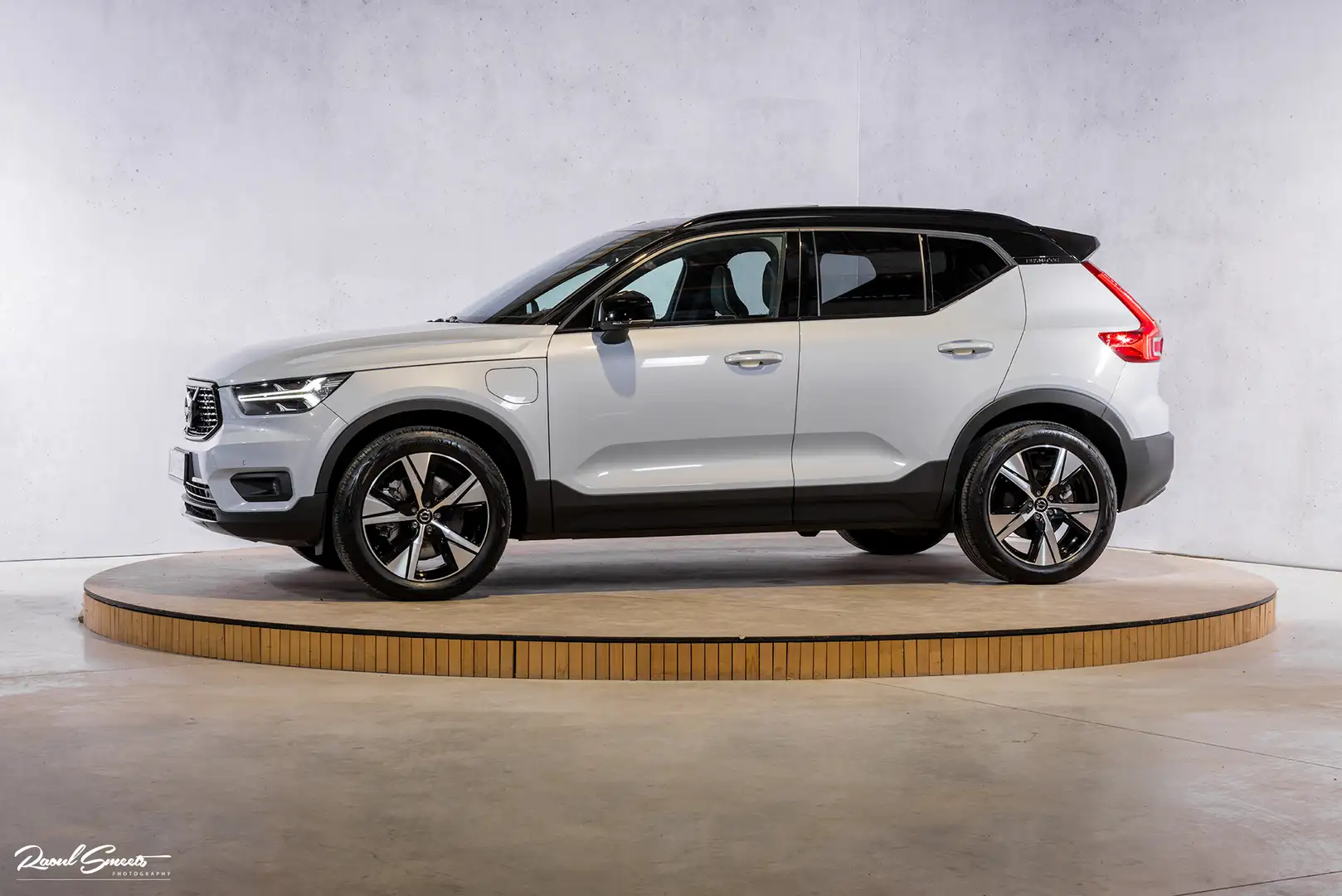Volvo XC40 1.5 T5 Plug-in hybrid Plus Dark | Adaptieve cruise Gris - 2