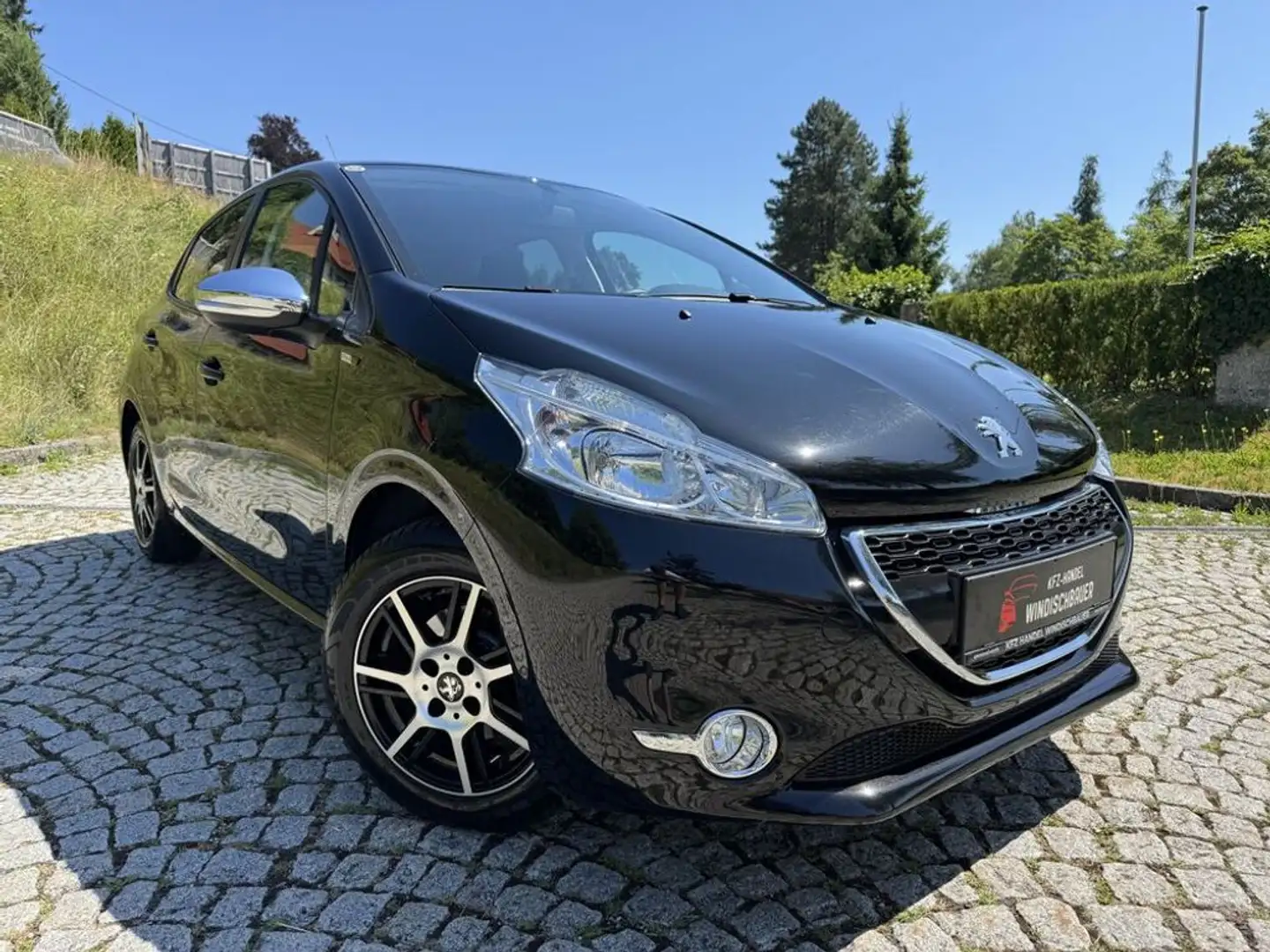 Peugeot 208 Style KLIMA TEMPOMAT Schwarz - 1