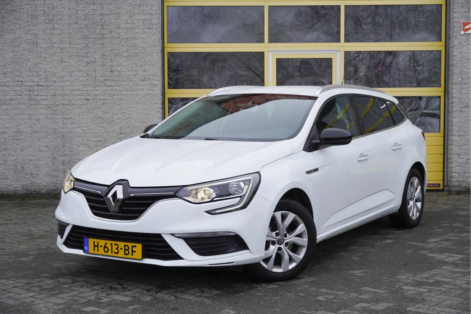 Renault Megane Estate 1.3 TCe 141PK! Automaat Limited BJ2020 Lmv Wit - 1