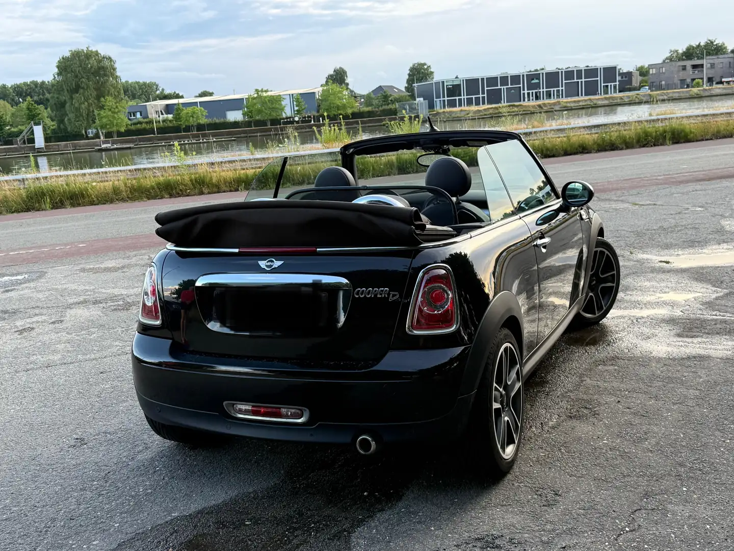 MINI Cooper D Cabrio Highgate Zwart - 2