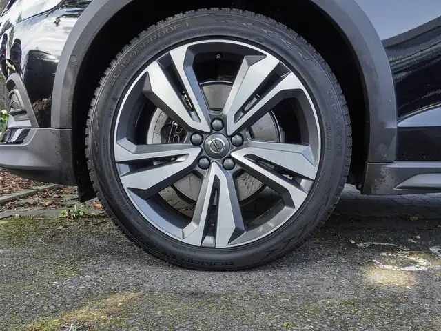 Volvo V60 Cross Country view 7