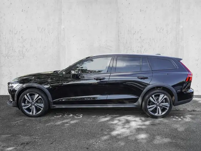 Volvo V60 Cross Country view 5