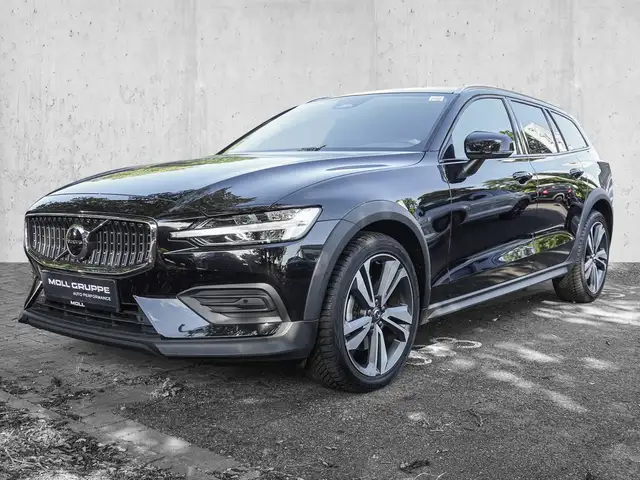 Volvo V60 Cross Country view 2
