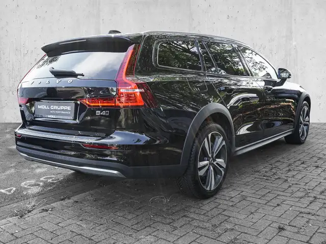 Volvo V60 Cross Country view 4