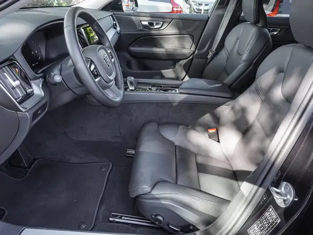 Volvo V60 Cross Country view 14