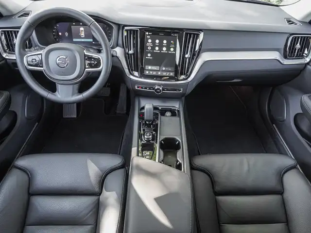 Volvo V60 Cross Country view 10