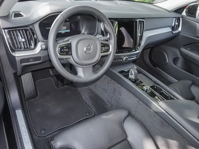 Volvo V60 Cross Country view 9