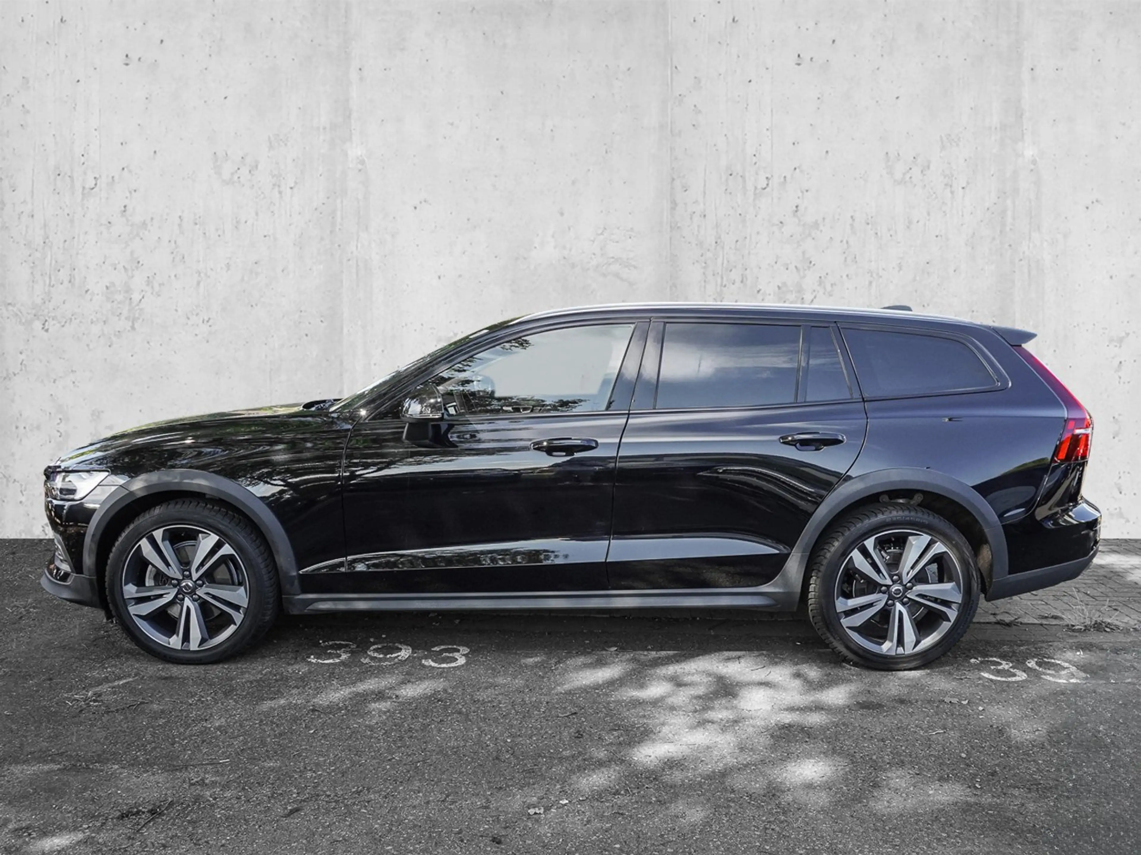 Volvo V60 Cross Country B4 AWD Plus LED — photo 5