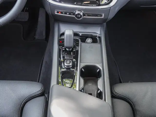Volvo V60 Cross Country view 13