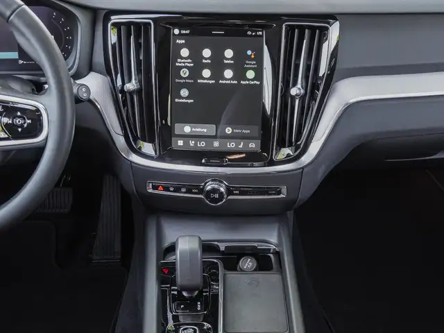 Volvo V60 Cross Country view 12