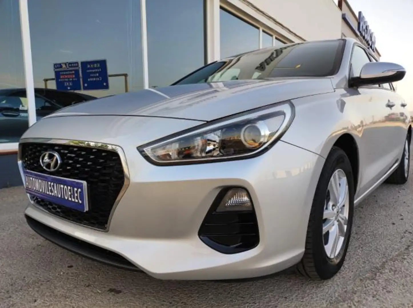 Hyundai i30 1.6CRDi Klass 95 Gris - 1