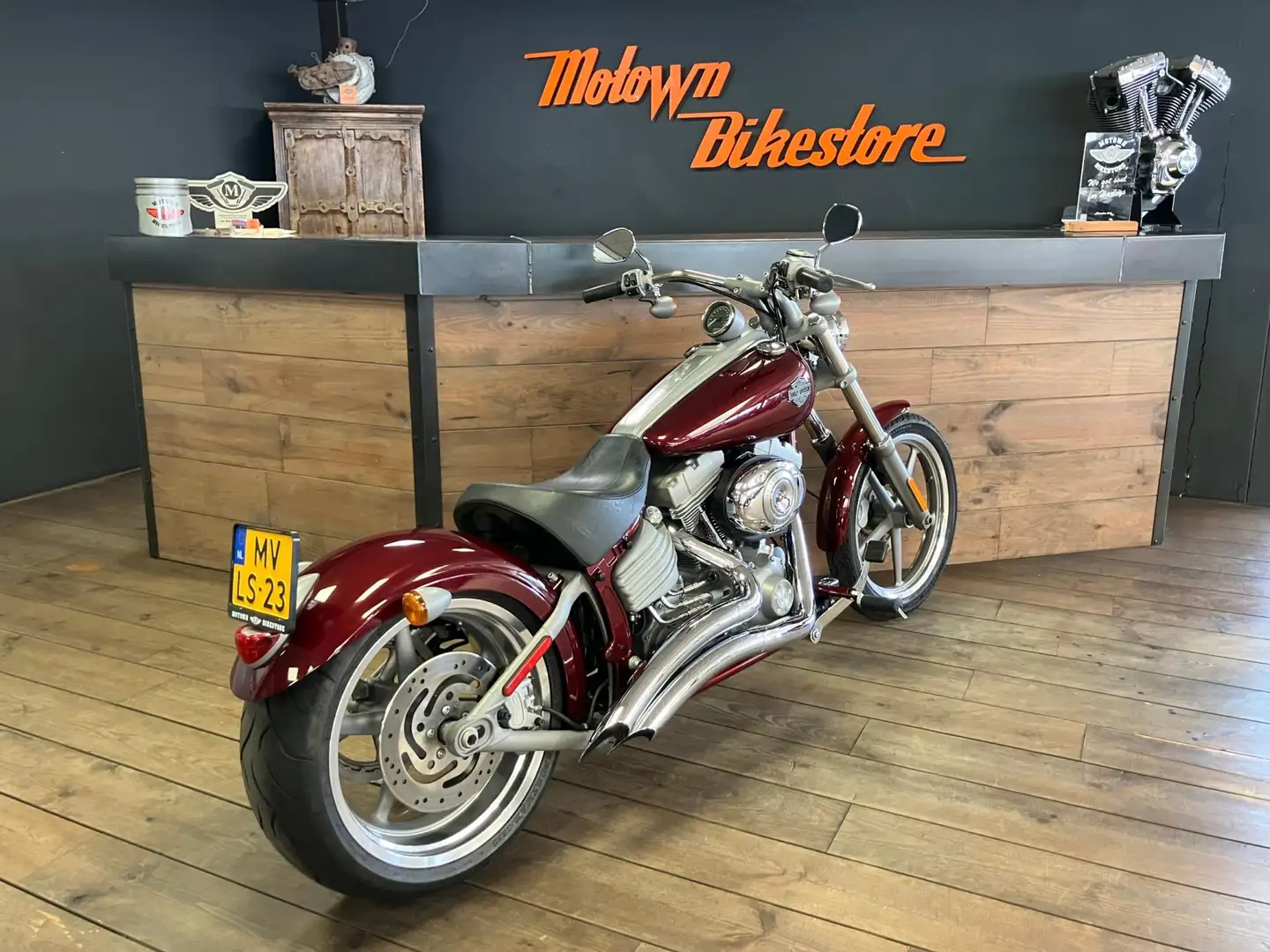 Harley-Davidson FXCW Rocker 96Ci 240 Rear Vance & Hines 5HD 15.208 Rot - 2
