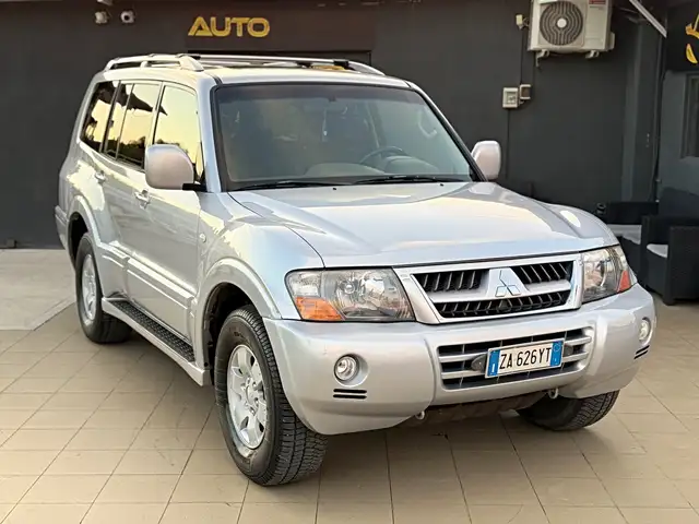 Mitsubishi Pajero 5p 3.2 tdi 16v di-d Intense auto Garanzia 12 Mesi