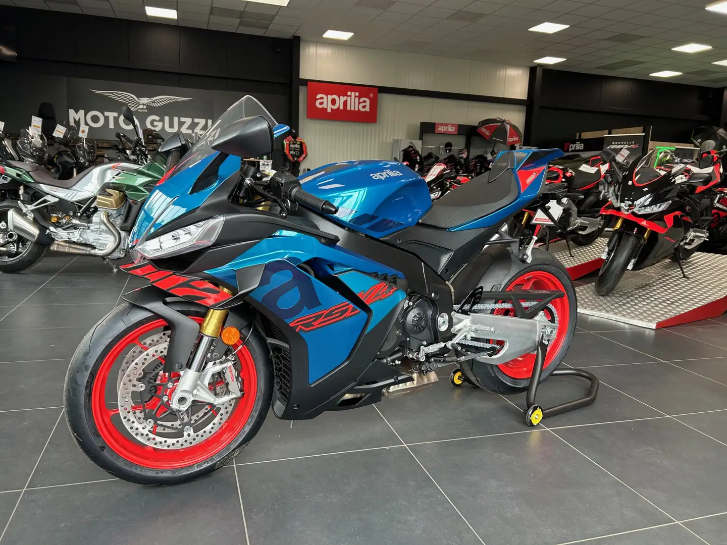 Aprilia RSV4 Albastru - 1