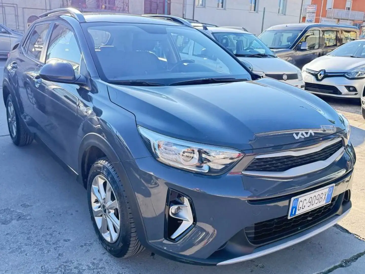 Kia Stonic Stonic 1.2 dpi Style s/Navi Pack gpl 82cv Gris - 1
