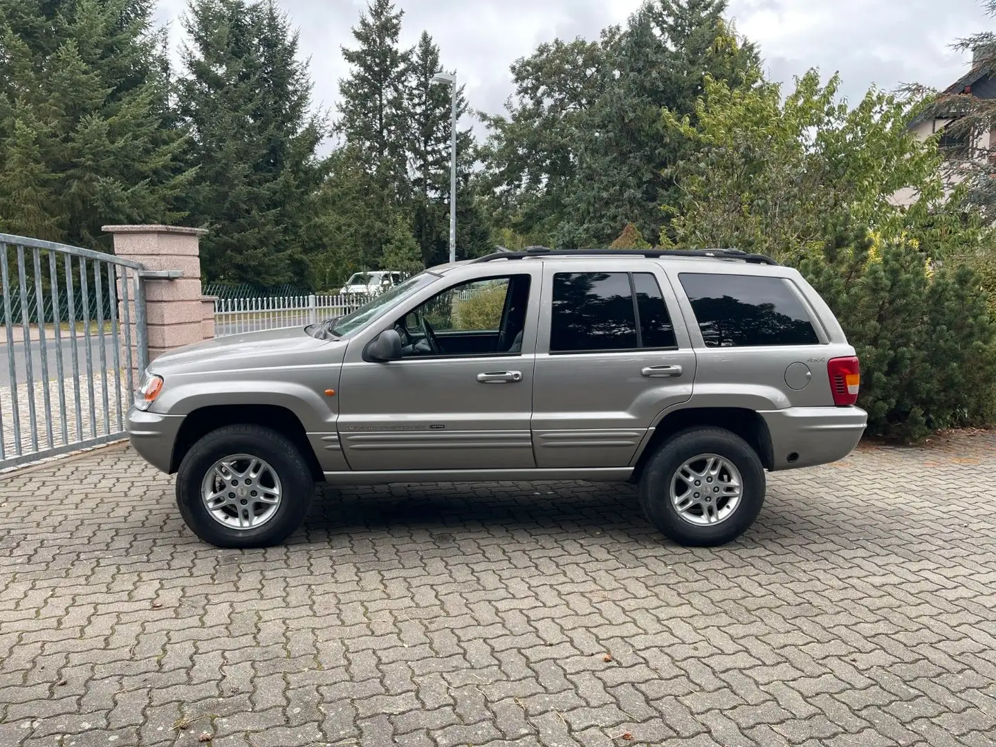 Jeep Grand Cherokee Limited Silber - 2